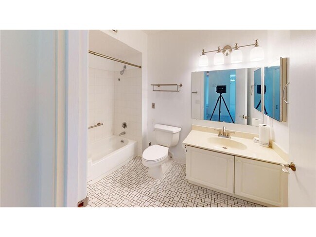 Building Photo - 1425 W 28th St