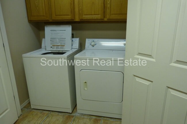 Building Photo - 2 bedroom 2 bath home.