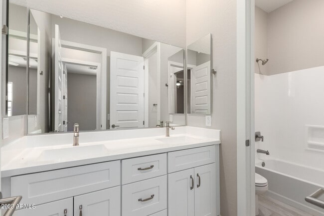 Building Photo - 4133 E Las Colinas Dr