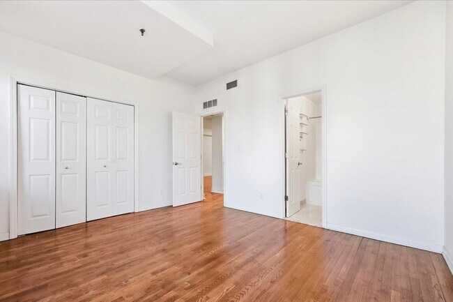 Building Photo - 357 Varick St