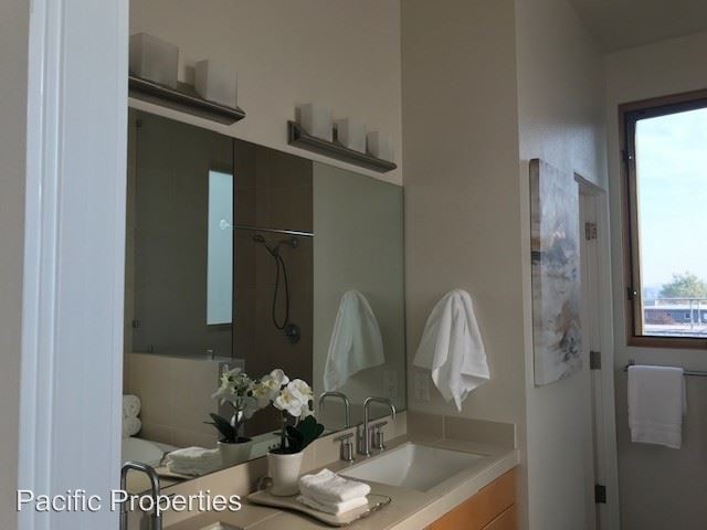 Building Photo - 2 br, 2.5 bath Apartment - 103 G Street