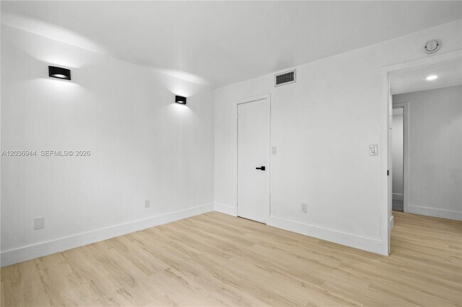 Building Photo - 14840 Naranja Lakes Blvd