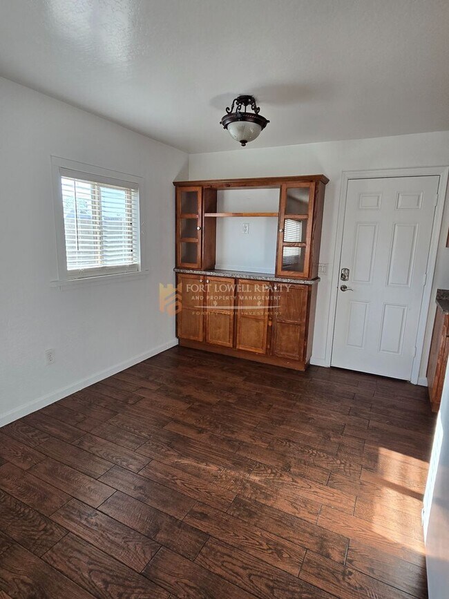 Building Photo - Newly Renovated 3 Bedroom, 2 Bath Home Available May!