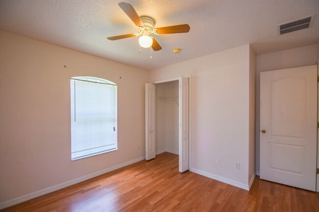 Building Photo - 10438 Vista Pines Loop