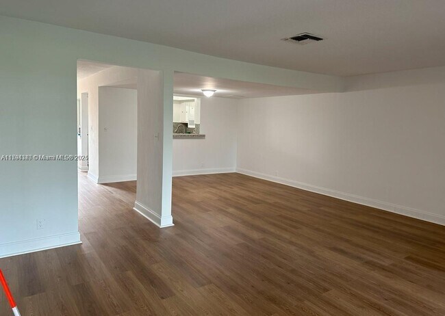 Building Photo - 8605 NW 35th Ct