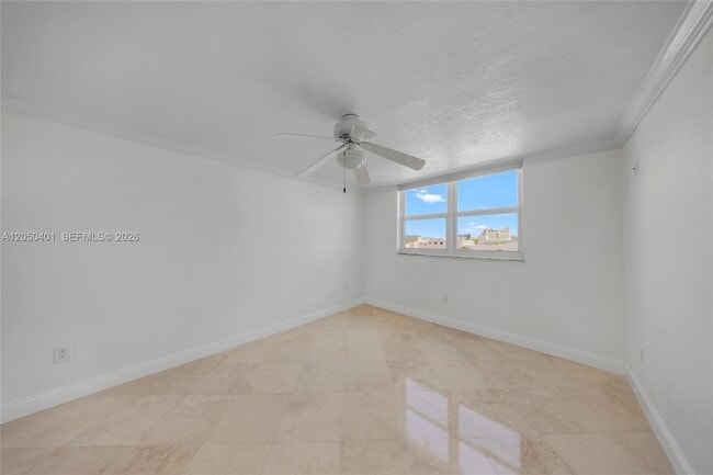 Building Photo - 720 Collins Ave