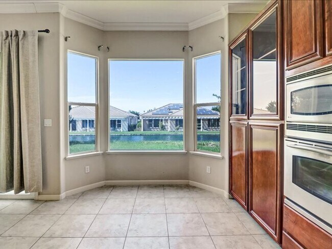 Building Photo - Trilogy 55+ Beautiful 3BD/3BA with pond view