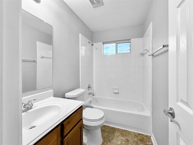 Building Photo - 10006 Wood Leaf Ct