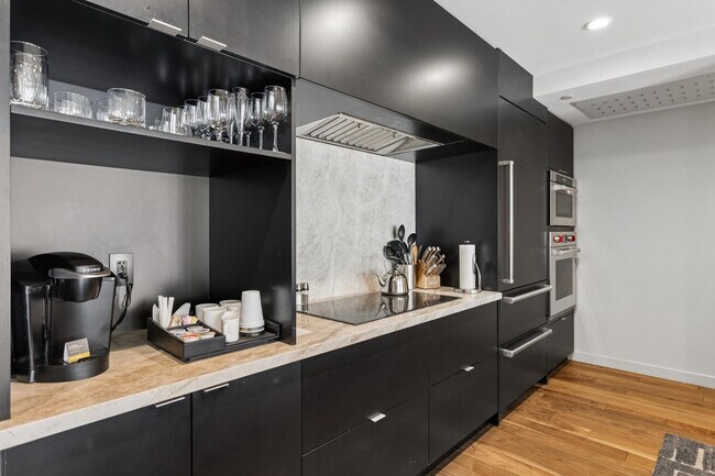 Building Photo - 5455 E Lincoln Dr