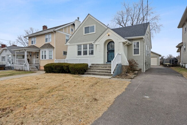 Building Photo - HYDE PARK -Move In This Week, Get $500 Bac...