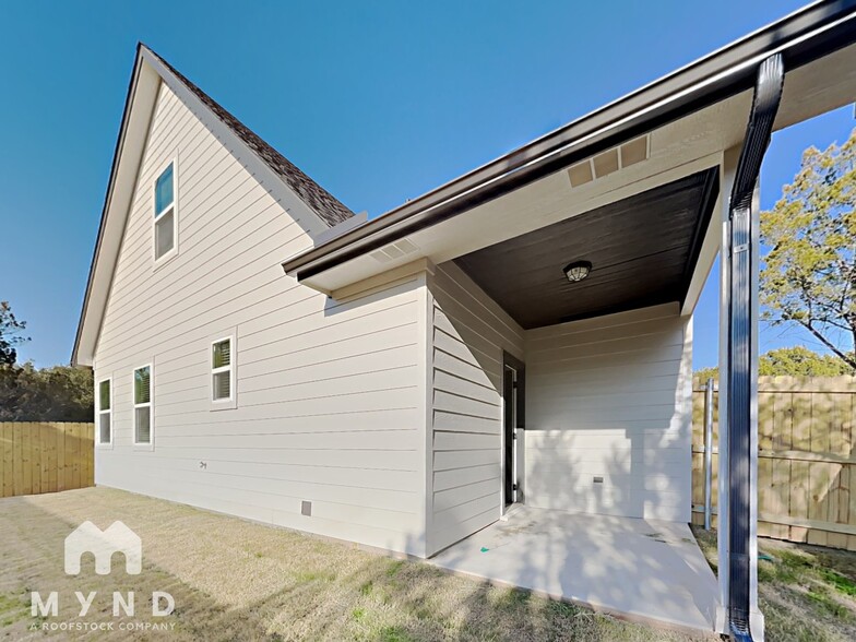 Building Photo - 5612 San Jacinto Dr