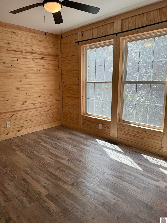 Building Photo - 45 Willow Dr
