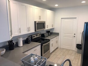 Building Photo - 2362 SW 18th Ave