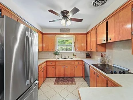 Building Photo - 324 Dimmock Hill Rd