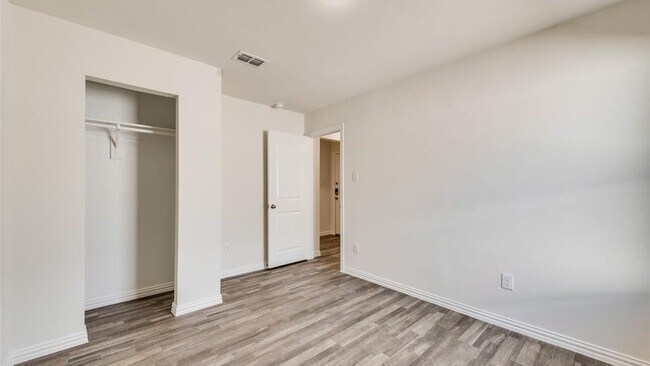 Building Photo - 2035 Clay St