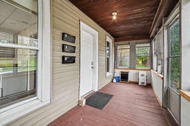 Building Photo - 1 Bedroom Rental in Saginaw $750/Month