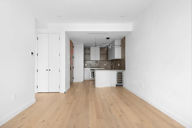 Building Photo - 373 Palmetto St