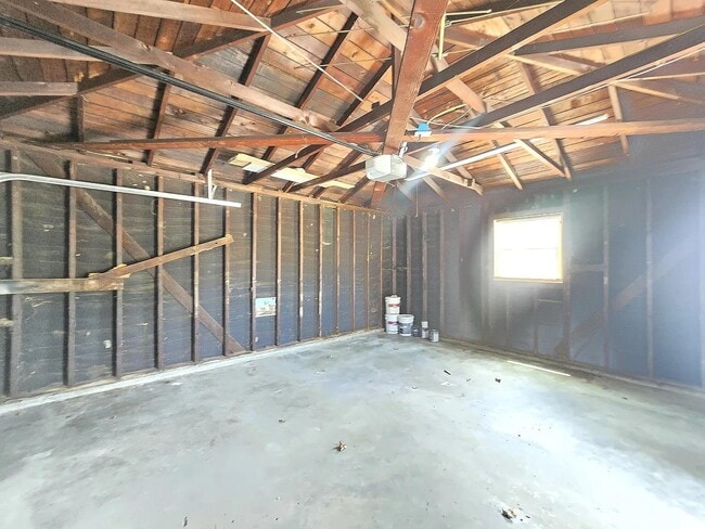 Building Photo - 6327 California Ave