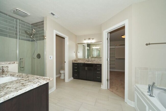 Building Photo - Beautiful 5 Bedroom With Finished Basement in Fishers