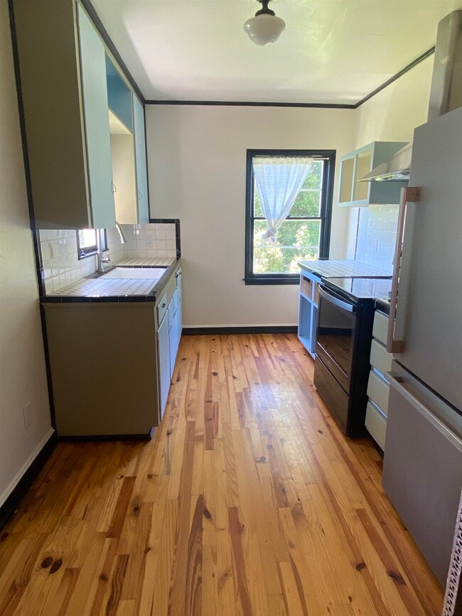 Building Photo - 1018 Central St