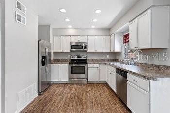 Building Photo - 450 Longwood Cir