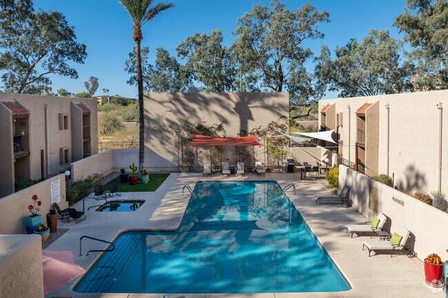 Building Photo - Broadway Proper