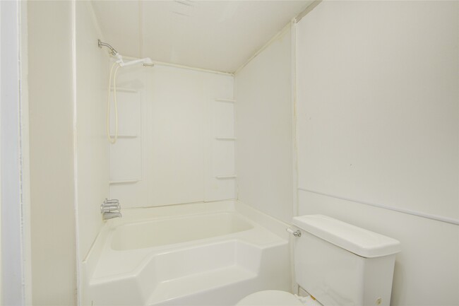 Building Photo - 614 Rd 5707