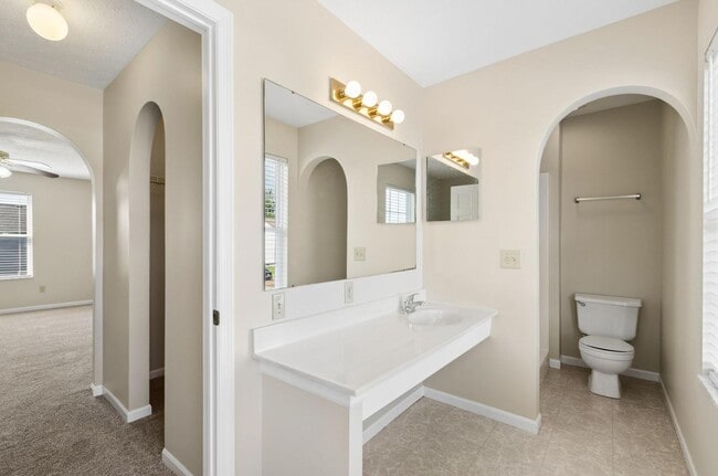 Building Photo - 4611 Thornoak Dr