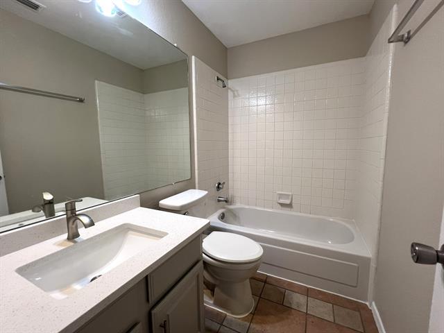 Building Photo - 5013 Hearthcrest Dr