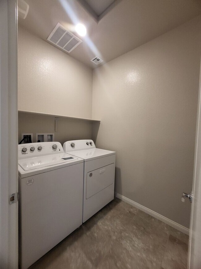 Building Photo - RIVERSTONE CELEBRATE HOMES - Hawk Ave.