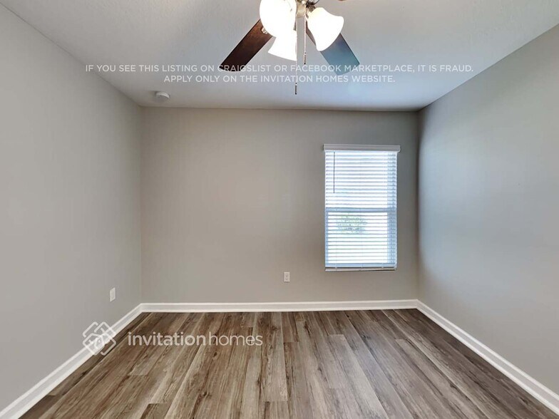 Building Photo - 886 SW Del Rio Blvd