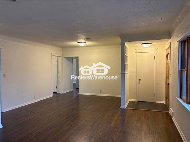 Building Photo - 132 Elm St S