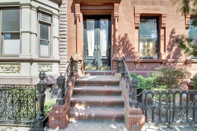 Building Photo - 823 Washington St