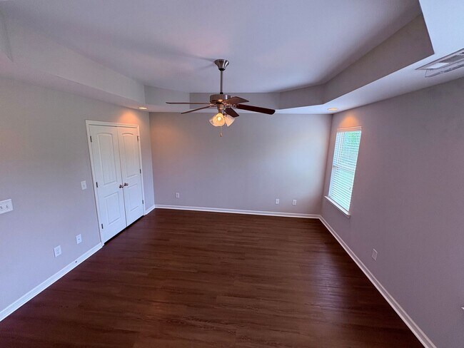Building Photo - Stunning Stratford Park Townhome