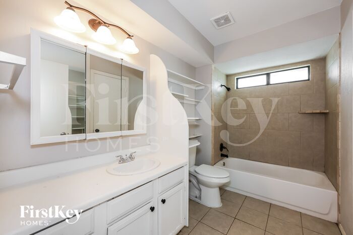 Building Photo - 213 Ripplewood Dr