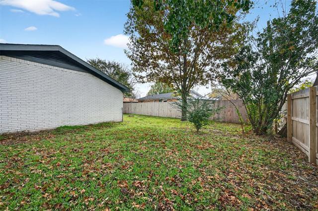 Building Photo - 604 E Summit St