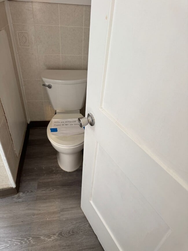 Building Photo - Single Family Home 3 bedroom 1 bath new paint flooring with basement fenced in yard