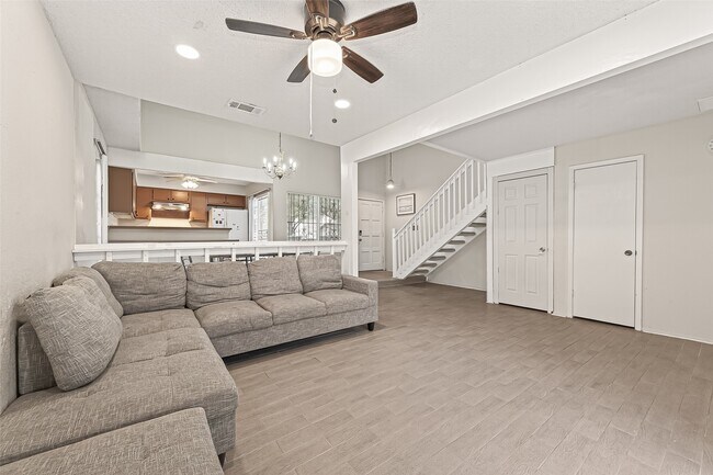 Building Photo - 13040 Greenway Chase Ct