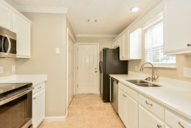 Building Photo - 1400 Micheles Way