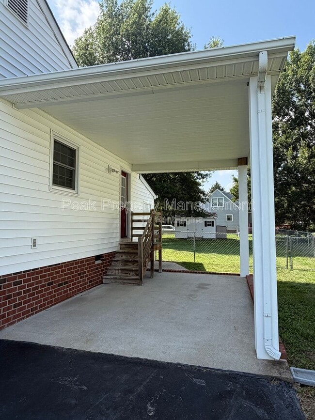 Building Photo - 6294 Simi Ct