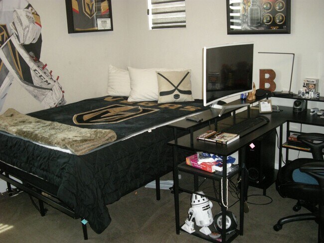 Building Photo - Fully Furnished Four Bedroom, Three Bath H...