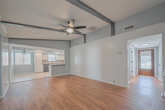 Building Photo - 16506 Amcreek Rd