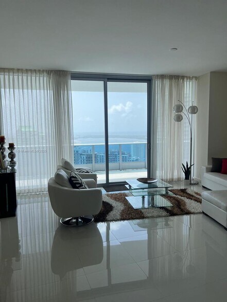 Building Photo - 200 Biscayne Boulevard Way