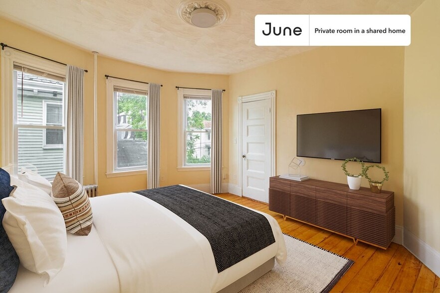 Primary Photo - Room in Shared 4 bed/1 bath home