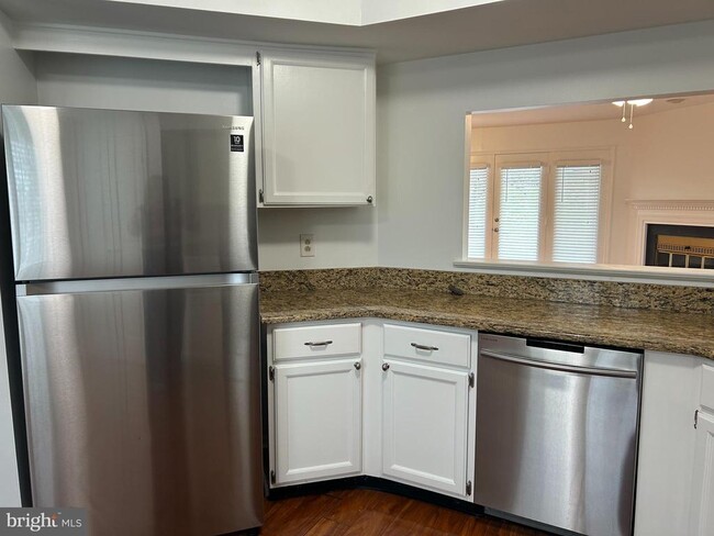 Building Photo - 1307 N Glen Dr