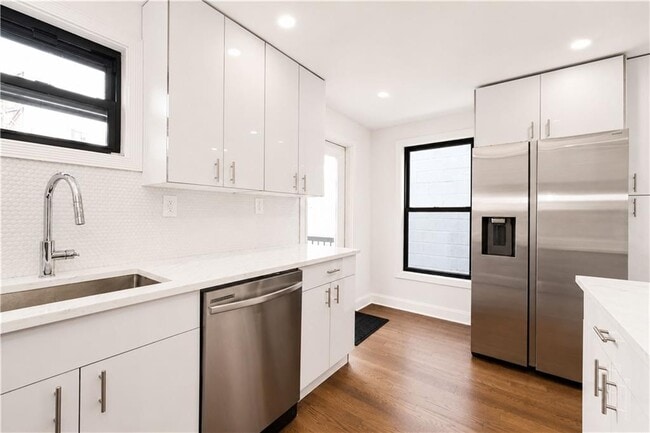 Building Photo - 2171 Hendrickson St