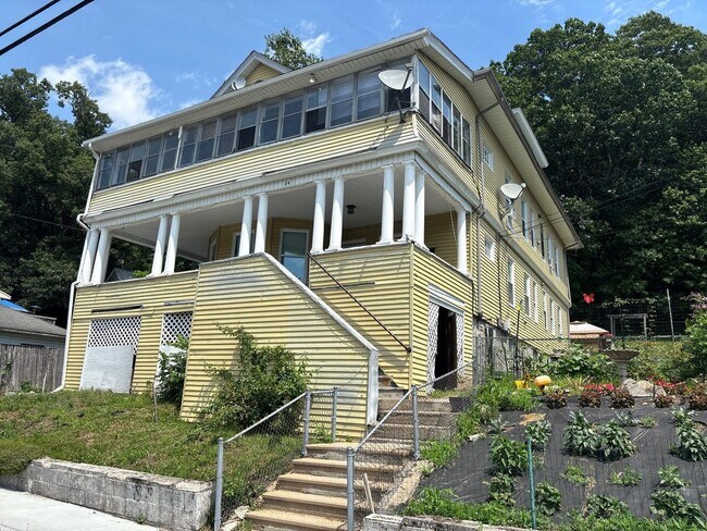 Building Photo - 24 Holland Rd