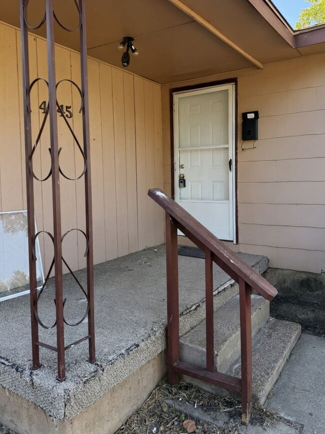 Building Photo - 4345 Cunningham Dr