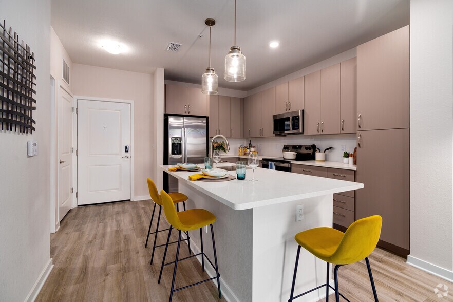 1BR, 1BA - 724SF - Kitchen - Integra Heritage