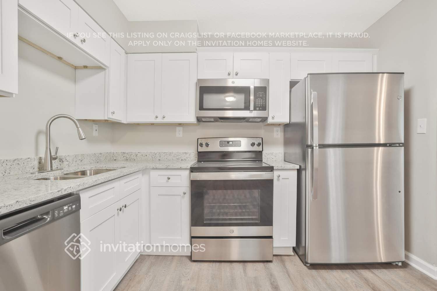 Building Photo - 3025 Catalina Dr